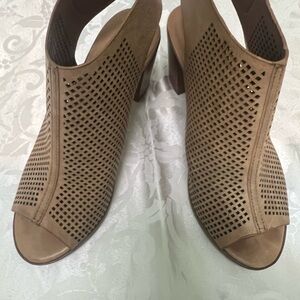 NWT tan leather like sling back shoes size 8.5.